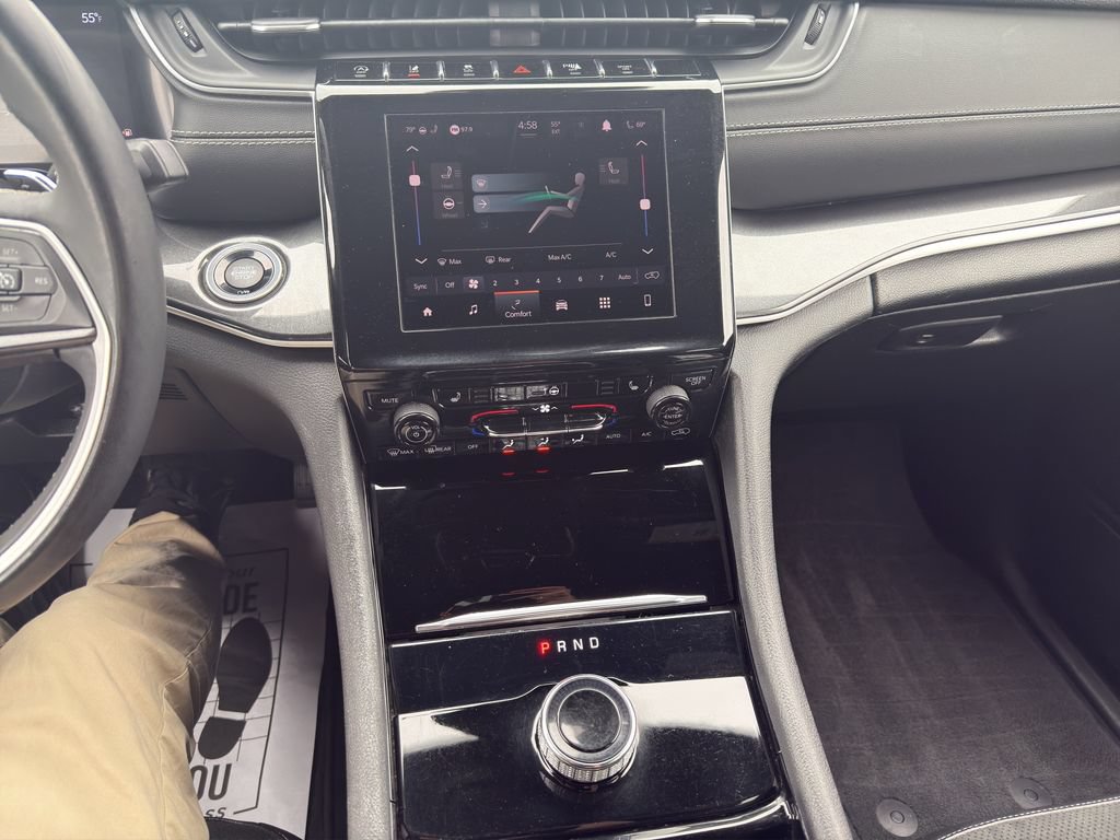 Used 2023 Jeep Grand Cherokee Altitude AWD/4WD image 24