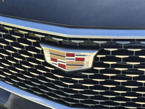 Used 2025 Cadillac XT6 Premium Luxury image 8