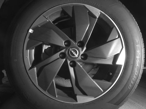 Used 2025 Nissan Rogue SV AWD/4WD image 12