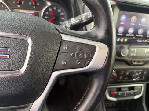 Used 2024 GMC Terrain SLT AWD/4WD image 17