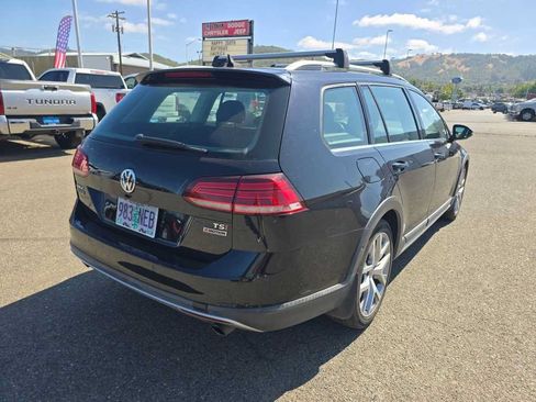 Used 2018 Volkswagen Golf Alltrack SEL AWD/4WD image 17