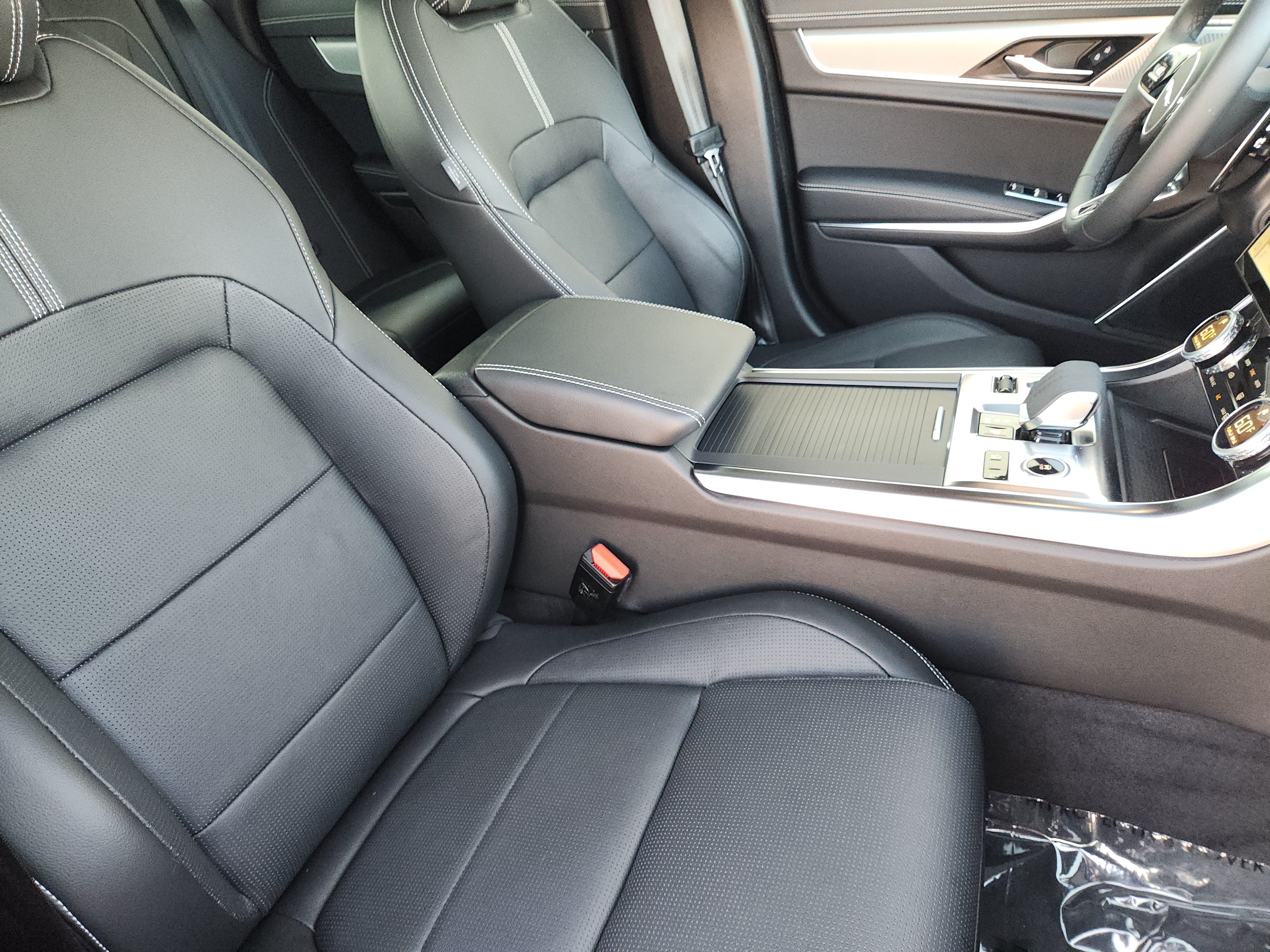 Certified 2024 Jaguar XF R-Dynamic SE AWD/4WD image 9