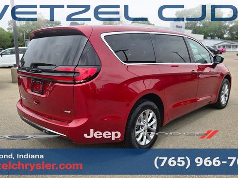 New 2027 Chrysler Pacifica Select AWD/4WD image 7
