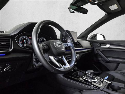 Certified 2025 Audi Q5 2.0T Premium Plus w/ Premium Plus Package AWD/4WD image 10