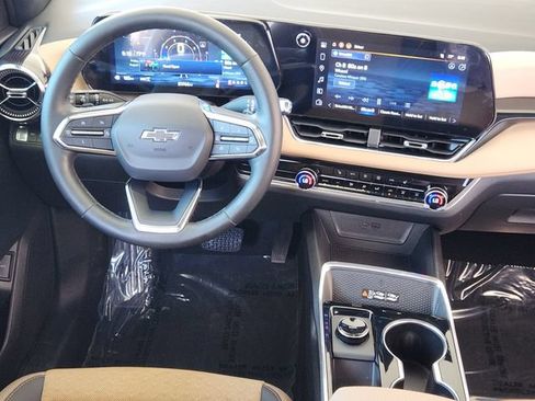 Used 2025 Chevrolet Equinox ACTIV AWD/4WD image 26