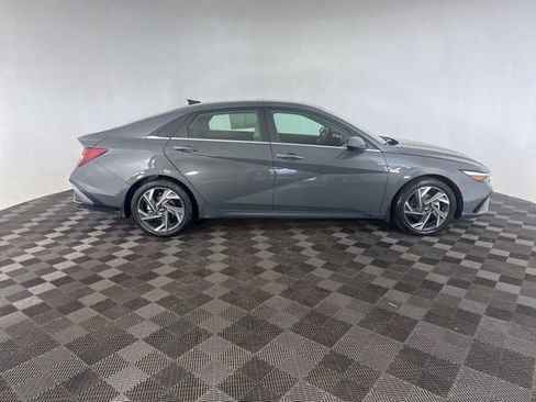 Used 2024 Hyundai Elantra Limited image 6