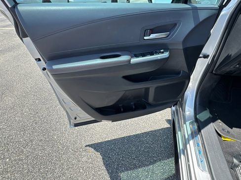 Used 2023 Toyota Sienna XSE FWD image 10