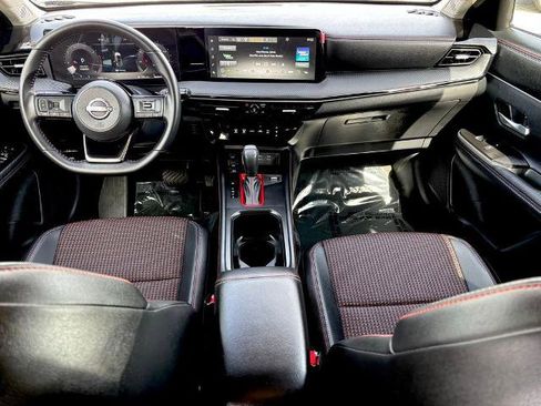 Certified 2025 Nissan Kicks SR FWD image 16