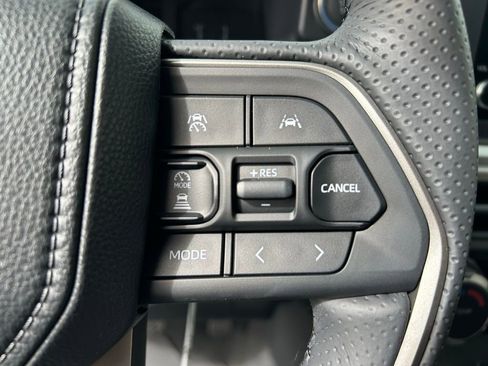 New 2026 Toyota 4Runner SR5 AWD/4WD image 16