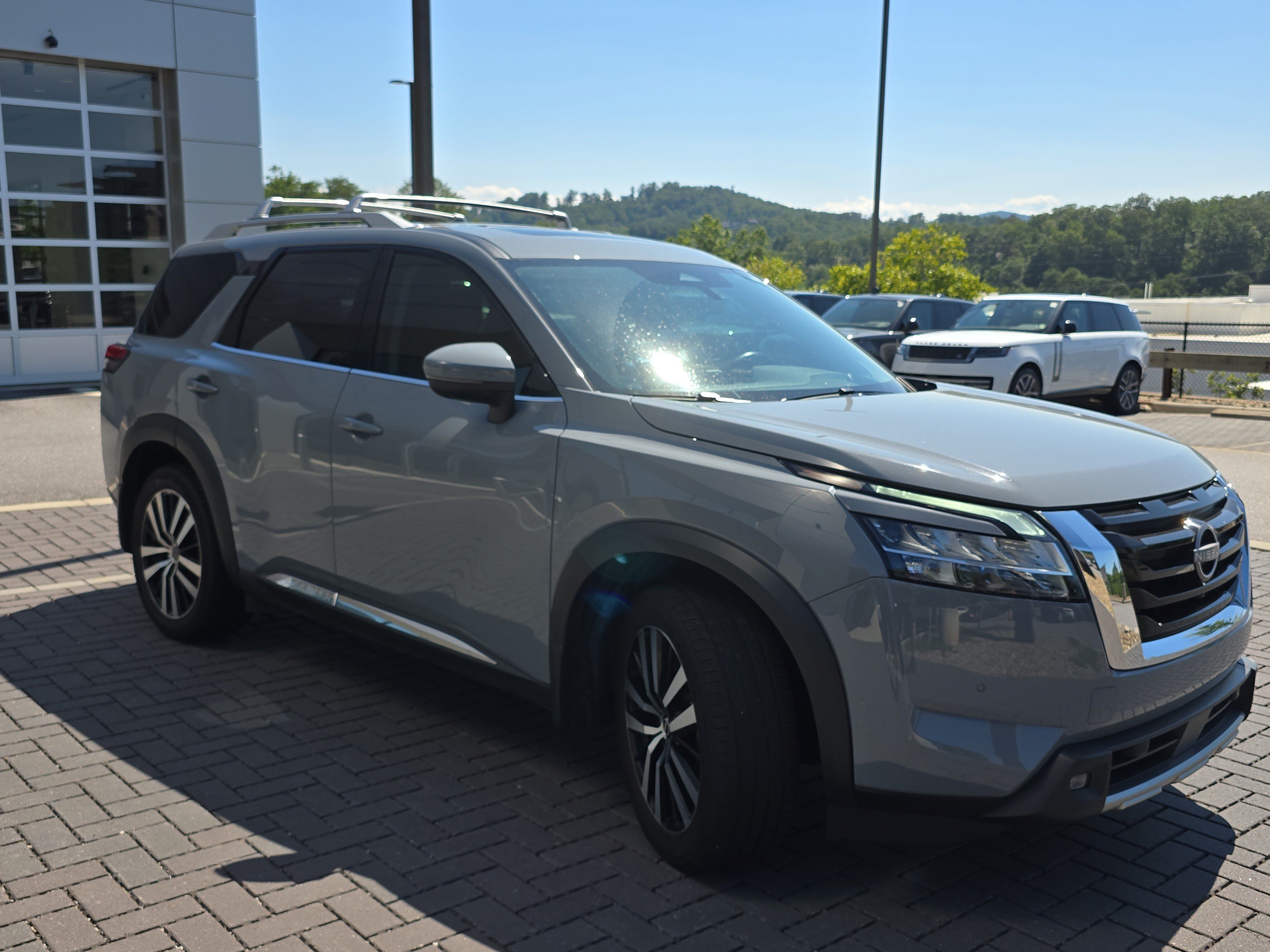 Used 2024 Nissan Pathfinder Platinum w/ Cargo Package AWD/4WD image 3