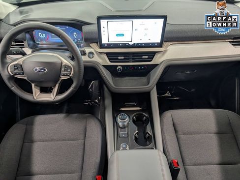 Used 2025 Ford Explorer Active AWD/4WD image 26