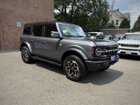 Used 2024 Ford Bronco Outer Banks AWD/4WD image 3