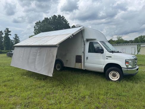 Used 2012 Ford E-350 and Econoline 350 Super Duty image 6