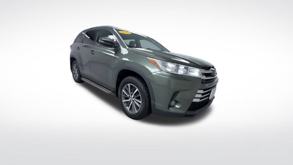 Used 2019 Toyota Highlander XLE AWD/4WD image 2