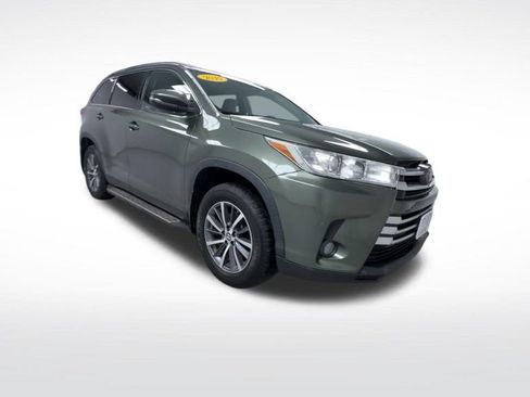 Used 2019 Toyota Highlander XLE AWD/4WD image 2