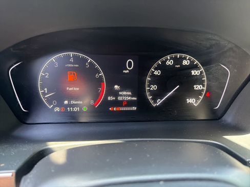 Used 2023 Honda Pilot Sport image 2
