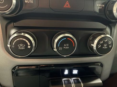 Used 2019 RAM 1500 Big Horn AWD/4WD image 18