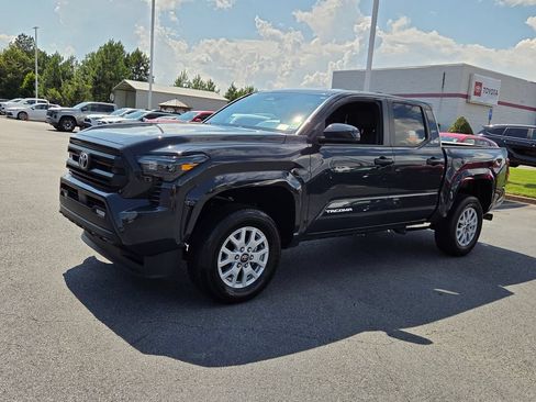 Certified 2025 Toyota Tacoma SR5 AWD/4WD image 3