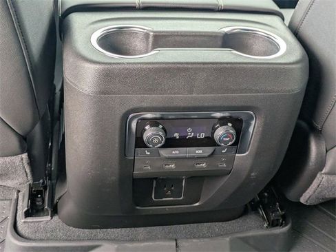 New 2025 Chevrolet Suburban Premier image 33