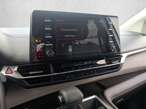 Used 2022 Toyota Sienna LE image 10