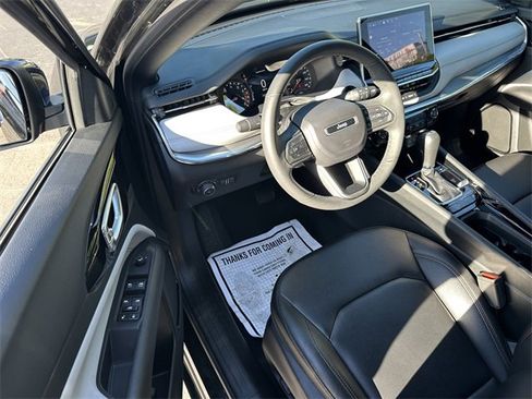 Used 2024 Jeep Compass Limited image 32