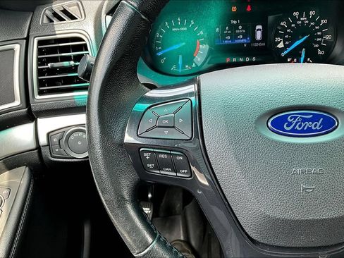Used 2017 Ford Explorer XLT AWD/4WD image 12