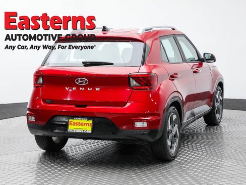 Used 2022 Hyundai Venue SEL image 5