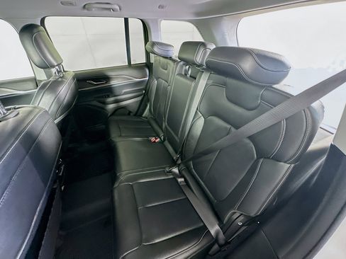 Used 2023 Jeep Grand Cherokee Limited w/ Black Appearance Package image 26