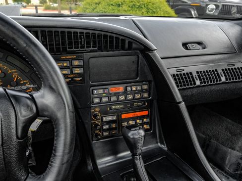 Used 1993 Chevrolet Corvette Coupe RWD image 20