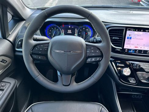 Used 2024 Chrysler Pacifica Limited w/ Uconnect Theater Family Group image 14