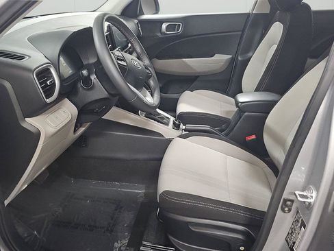 Certified 2025 Hyundai Venue SEL FWD image 10