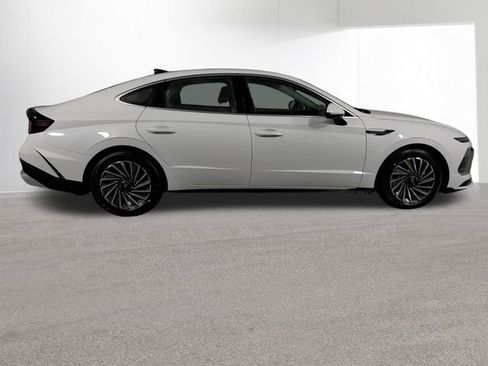 New 2025 Hyundai Sonata Limited image 39