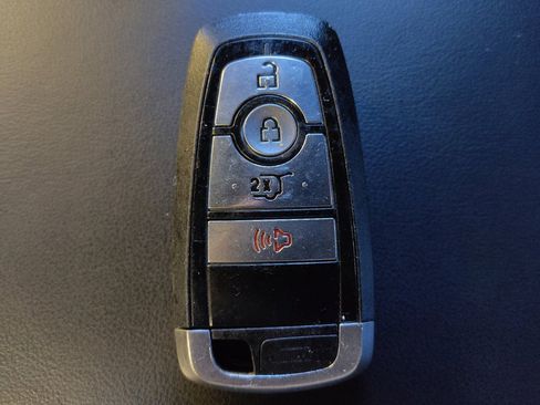 Used 2020 Ford Explorer XLT image 32