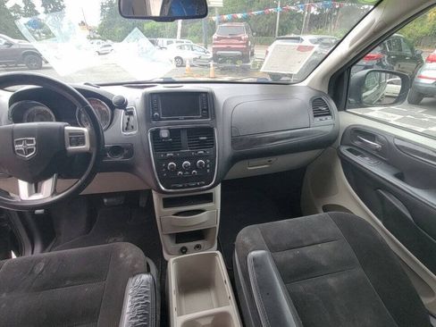 Used 2017 Dodge Grand Caravan SXT w/ Quick Order Package 29G SXT FWD image 16