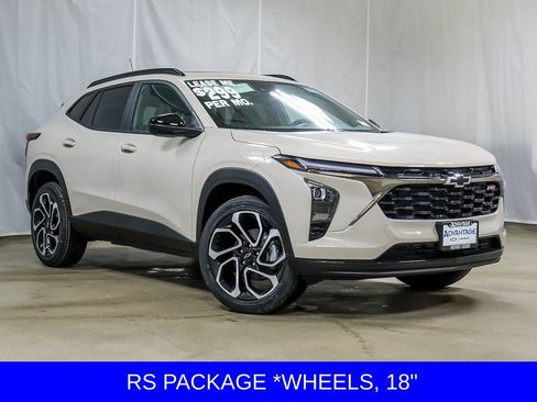 New 2026 Chevrolet Trax RS w/ Sunroof Package FWD image 2