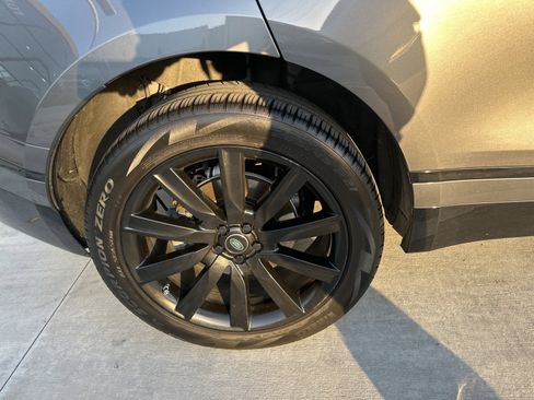 Used 2019 Land Rover Range Rover Velar R-Dynamic SE image 17