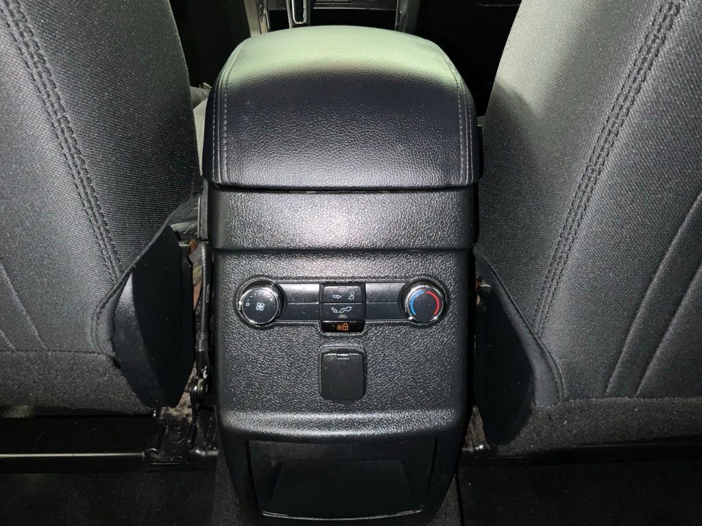 Used 2017 Ford Explorer XLT FWD image 18