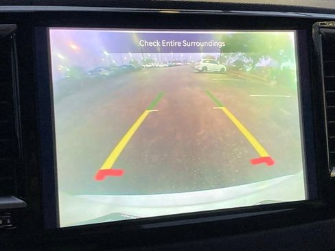 Used 2025 Chrysler Pacifica Select image 22