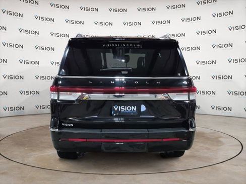 Used 2022 Lincoln Navigator Reserve image 4