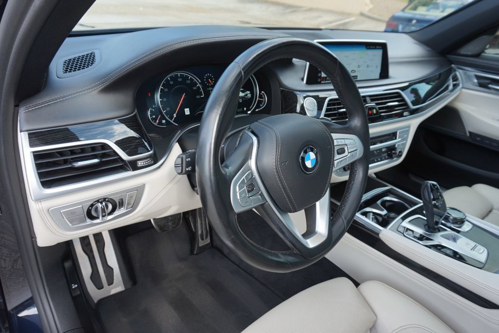 Used 2019 BMW 750i w/ Executive Package RWD image 18