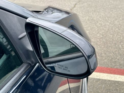 Used 2018 Toyota Corolla LE FWD image 16