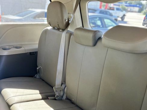 Used 2015 Toyota Sienna image 15