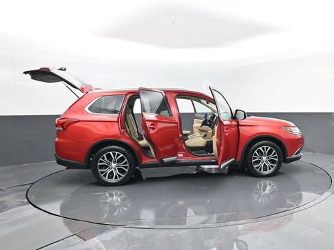 Used 2018 Mitsubishi Outlander GT AWD/4WD image 31