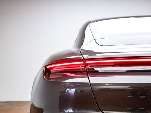 Used 2025 Porsche Taycan image 8