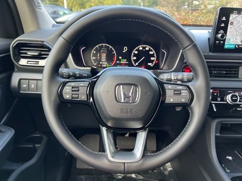 New 2025 Honda Pilot Touring image 21