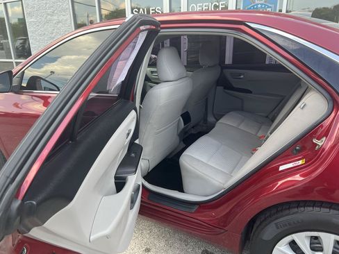 Used 2017 Toyota Camry LE FWD image 14