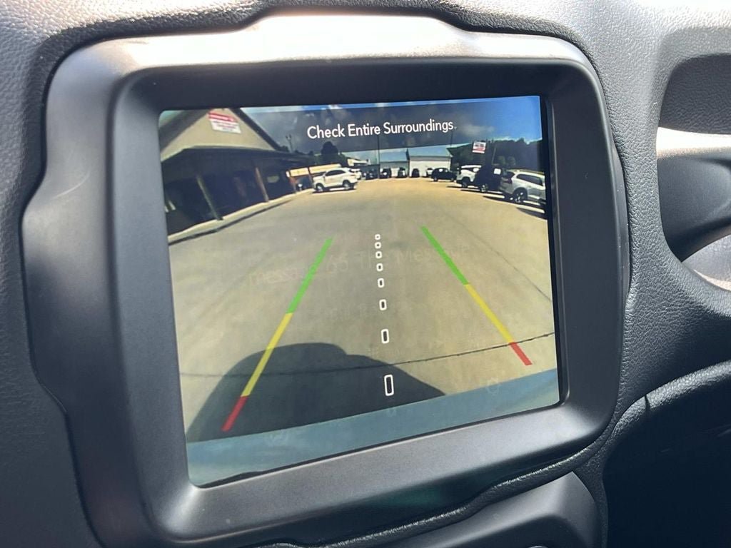 Used 2023 Jeep Renegade Latitude AWD/4WD image 32