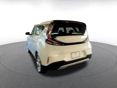 Used 2025 Kia Soul LX w/ LX Technology Package image 16