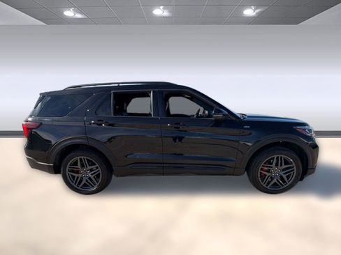 Certified 2025 Ford Explorer ST-Line w/ ST-Line Street Pack image 8