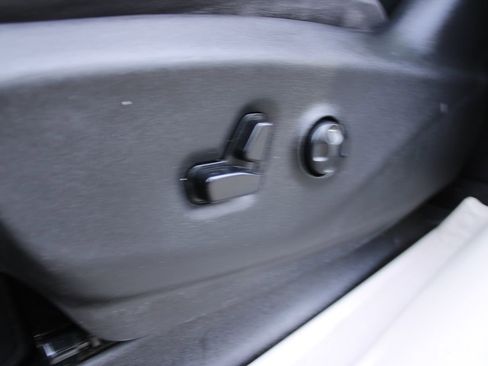 Used 2019 Chrysler Pacifica LX image 10